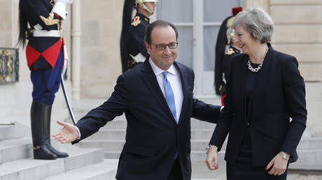 François Hollande laisse Theresa May passer