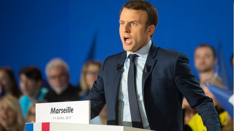Exalté, Emmanuel Macron hurle (encore) à Marseille et fait s’esclaffer Twitter (VIDEO)