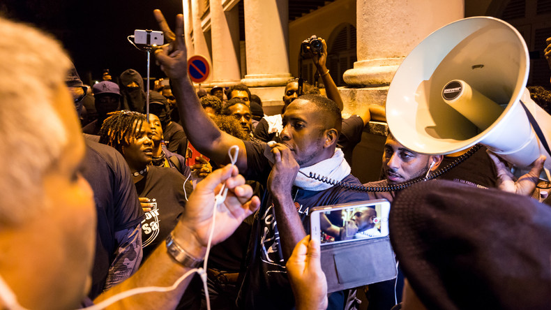 Blocage total de la Guyane à partir du 10 avril, les «500 frères» reçus par le policier blessé