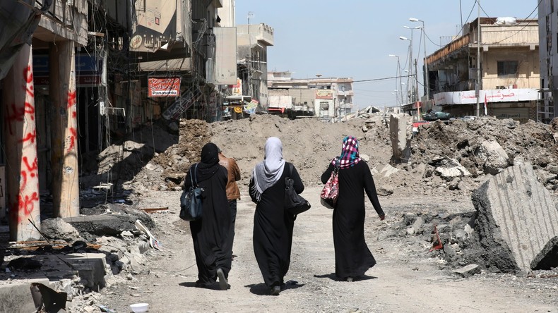 «Partout où on allait, on était bombardé» : les réfugiés de Mossoul sur l'offensive contre Daesh
