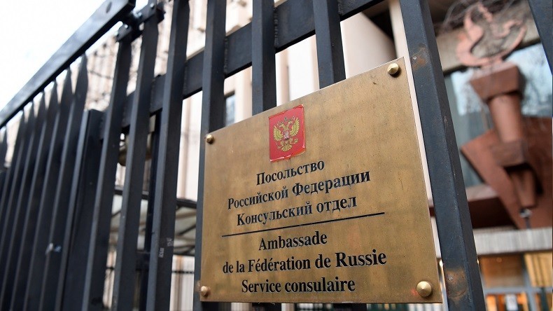 Bouclage des environs de l'ambassade de Russie à Paris après une fausse alerte à la bonbonne de gaz