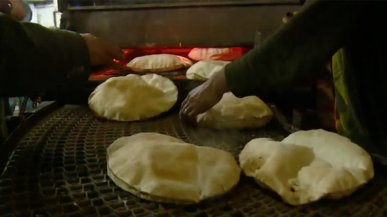 Faites du pain, pas la guerre : des militaires russes aident à restaurer une boulangerie à Alep