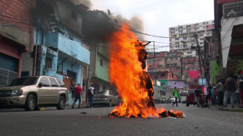 A Caracas, les effigies de Nicolas Maduro et de Donald Trump incendiées lors du rite de Pâques