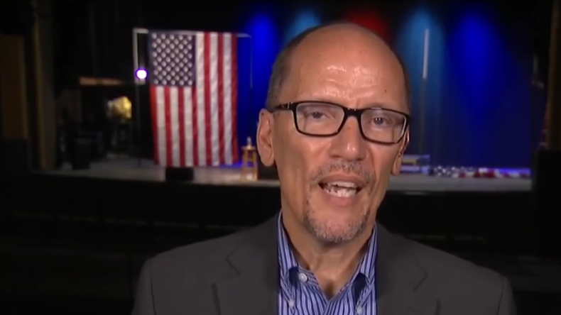 Le drapeau américain choit en direct lorsqu'est mentionné le nom d’Hillary Clinton (VIDEO)