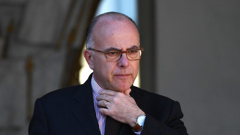 Bernard Cazeneuve accuse Le Pen et Fillon d'exploiter l'attentat des Champs-Elysées