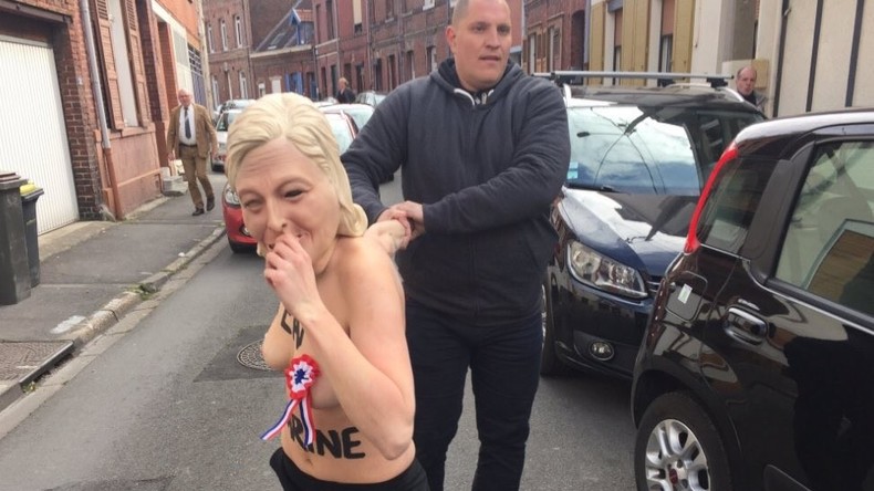 Des militantes Femen tentent de perturber le vote de Marine Le Pen à Hénin-Beaumont (IMAGES)
