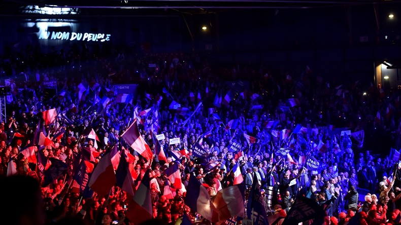 Emmanuel Macron en tête (24,01%), record historique de voix pour le FN (21,30%)