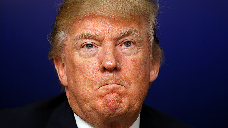 Après 100 jours, Trump est au plus bas dans les sondages et rejette la faute sur les médias