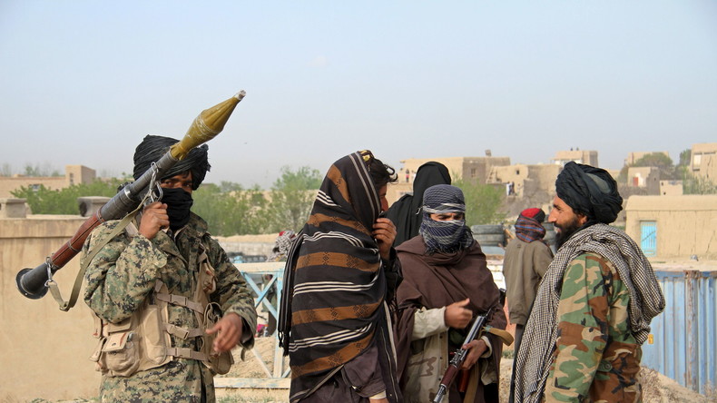 Un responsable militaire américain accuse la Russie d'armer les Taliban, Moscou balaye l'allégation
