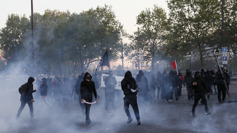 La manifestation lycéenne contre Le Pen et Macron dégénère à Paris (VIDEOS)