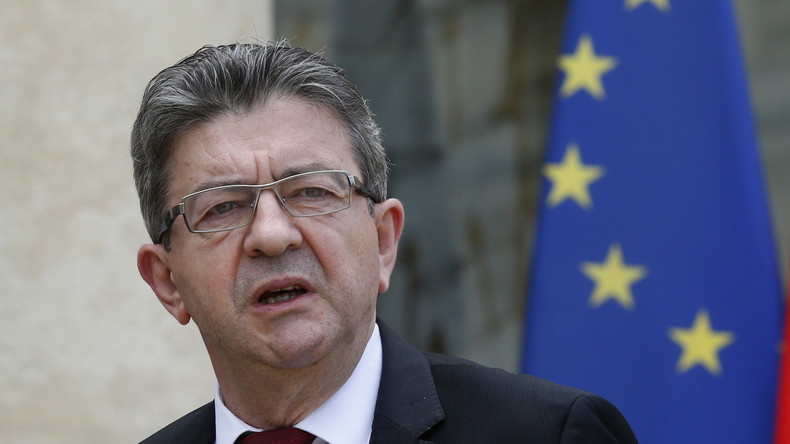 Mélenchon fustige le projet de Macron et lui demande de faire un pas vers les Insoumis