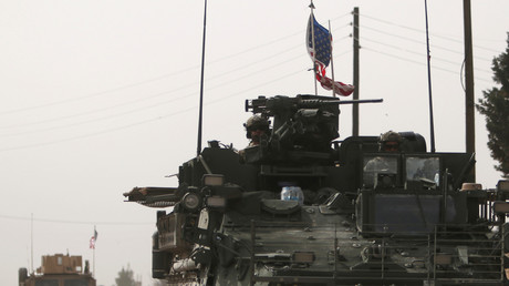 Un blindé américain près de la ville de Manbij en Syrie