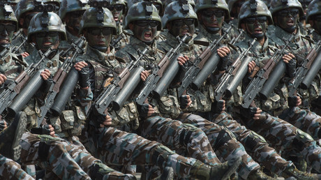 Des militaires nord-coréens à la parade de Pyongyang 
