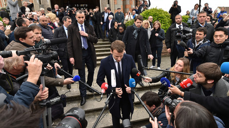 Les opinions d'Emmanuel Macron sur l'accueil qui doit être réservé à la presse semblent fluctuantes.