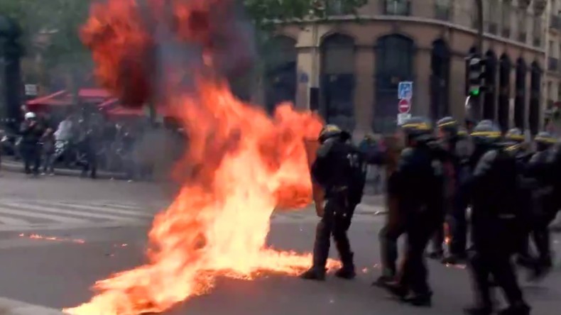Six CRS blessés : la manifestation «contre le fascisme et le capitalisme» dégénère à Paris (VIDEO)