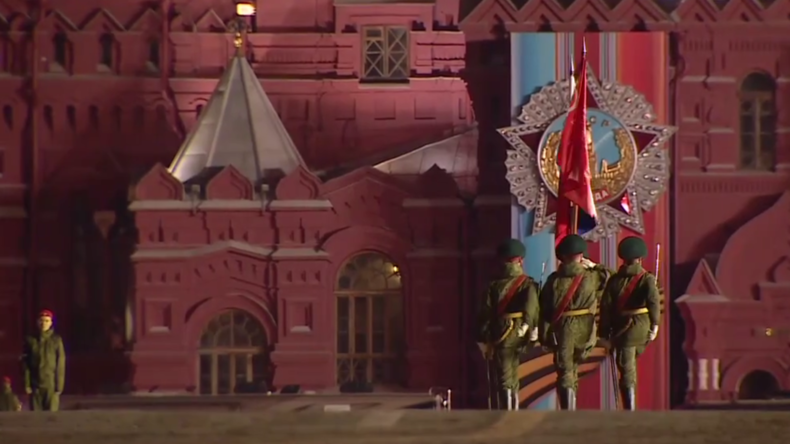 Répétition nocturne de la grande parade du Jour de la Victoire à Moscou