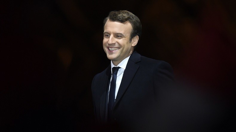 Déhanché de Marine Le Pen, service militaire et doigt d'honneur : quand l'élection inspire internet