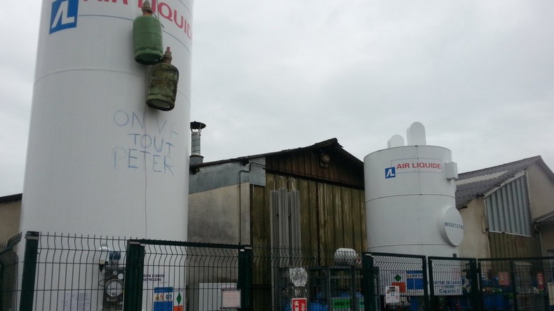 Face à la menace pesant sur les emplois dans leur usine, des ouvriers menacent de «tout faire péter»