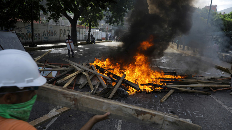 Gaz lacrymogène et canons à eau au Venezuela : les images de la violence devenue hors de contrôle