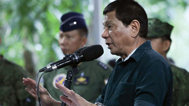 Loi martiale aux Philippines : Rodrigo Duterte blague sur d’éventuels viols commis par son armée