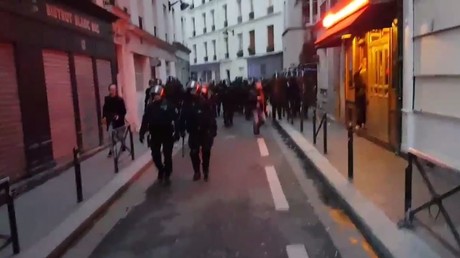 Manifestation contre Marine Le Pen et Emmanuel Macron à Paris