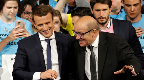 Emmanuel Macron et Jean-Yves Le Drian en meeting pour En Marche! le 19 avril 2017