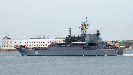 Le navire de guerre russe Tsezar Kounikov 