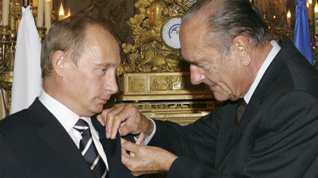 Jacques Chirac remet la Légion d'honneur à Vladimir Poutine en septembre 2006, photo ©VLADIMIR RODIONOV / ITAR-TASS / AFP