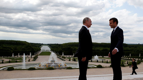 Vladimir Poutine et Emmanuel Macron, le 29 mai 2017.