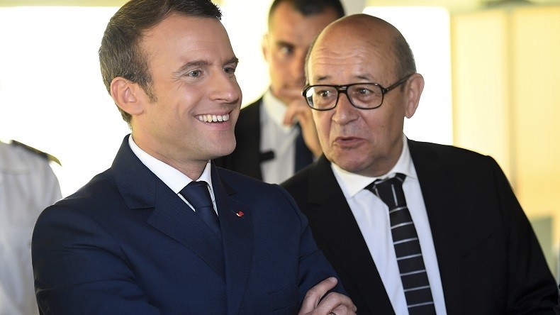 «Le kwassa-kwassa, il amène du Comorien !» : une blague de Macron suscite l’indignation (VIDEO)