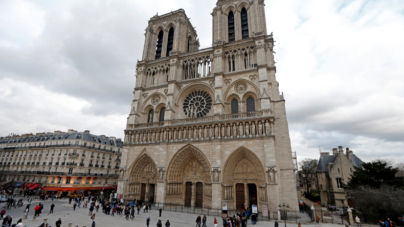 Les politiques saluent le «sang-froid» des forces de l'ordre après l'agression de Notre-Dame