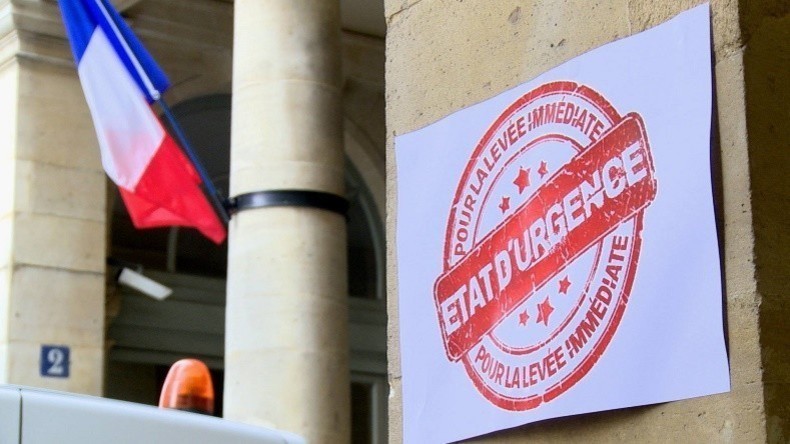 Etat d'urgence : l'interdiction de participer à des manifestations censurée par les Sages