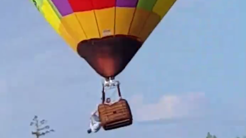 Le pilote d’une montgolfière chute après une collision avec un autre ballon