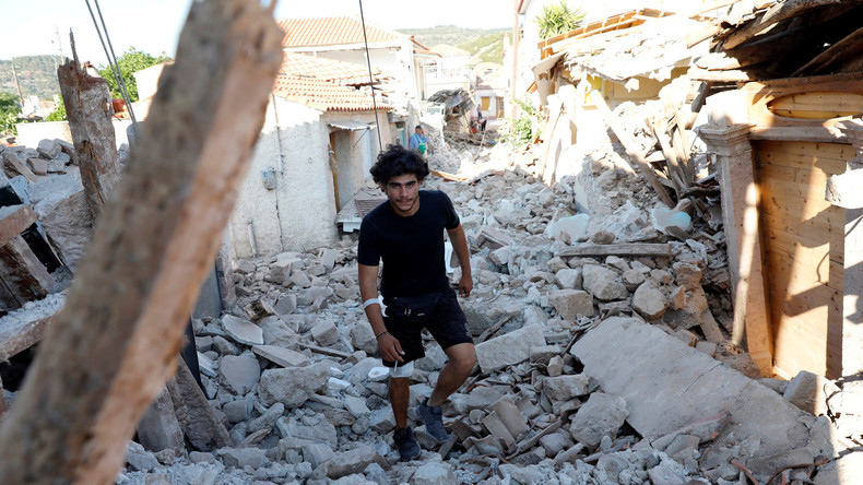 Des maisons en ruine après un séisme ayant frappé l’île de Lesbos (VIDEO)