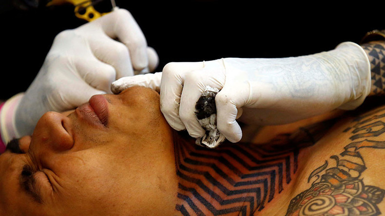 Brésil : deux hommes torturent un adolescent et lui tatouent «je suis un voleur» sur le front