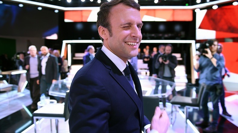 Jugée élogieuse à l'égard de Macron, une vidéo de France Info clouée au pilori sur Facebook