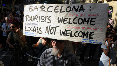 Manifestation contre la prolifération des logements touristiques à Barcelone, le 11 juin