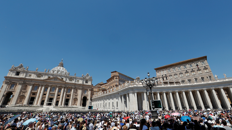 La police du Vatican surprend une orgie gay dans l'appartement d'un prêtre