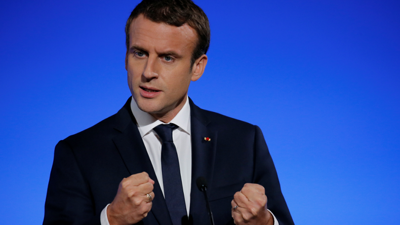 Balayant les critiques, Macron promet une hausse du budget de l'armée dès 2018