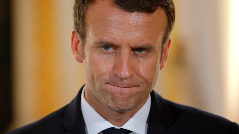 Trop grand pour les cadres des mairies, le portrait de Macron va-t-il vraiment coûter 2,7 millions ?