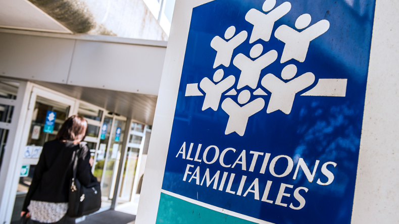 Baisse des APL : hollandistes et macronistes se rejettent la responsabilité d'une mesure critiquée