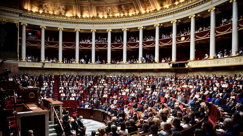Les députés LREM oublient de voter pour un article : la présidente de séance les rappelle à l'ordre
