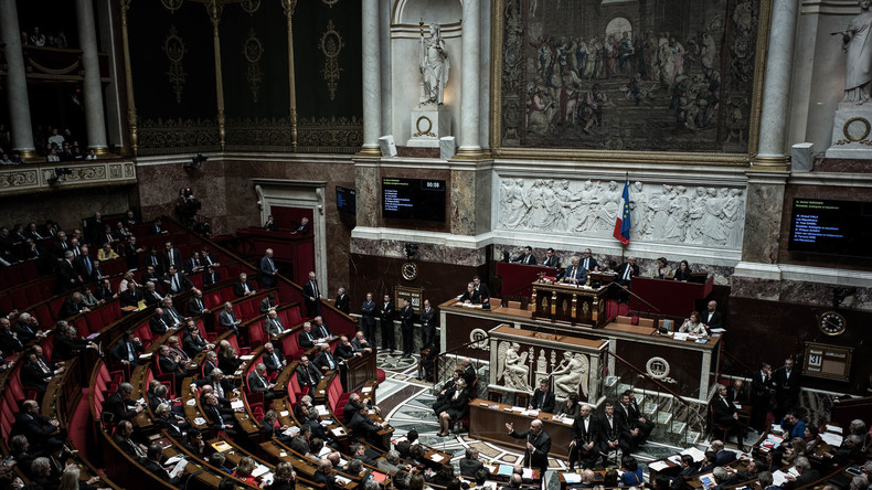 Oups ! Des députés LREM rejettent par inadvertance un article auquel ils étaient favorables (VIDEO)