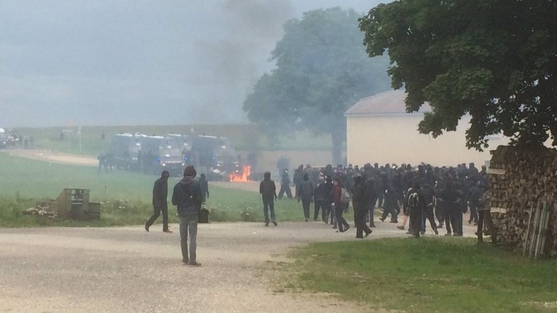 La manifestation contre l'enfouissement de déchets nucléaires à Bure dégénère, plusieurs blessés