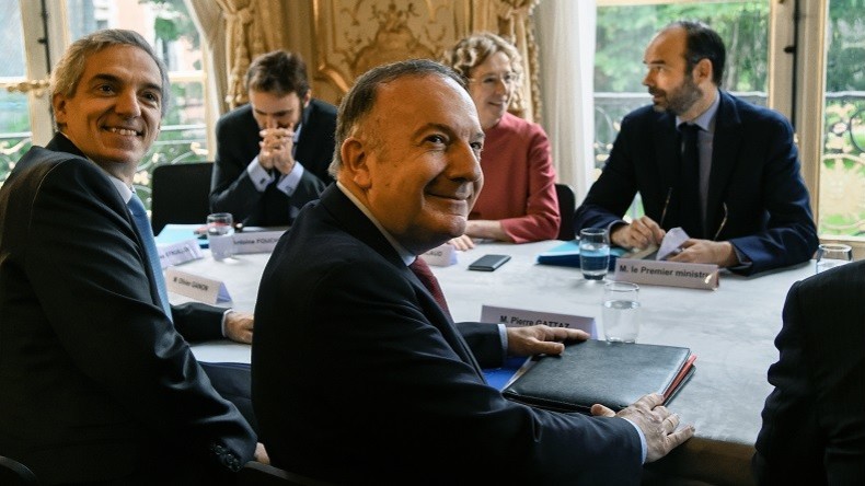 Consultations pour la réforme du code du Travail : dialogue social ou contournement des syndicats ?