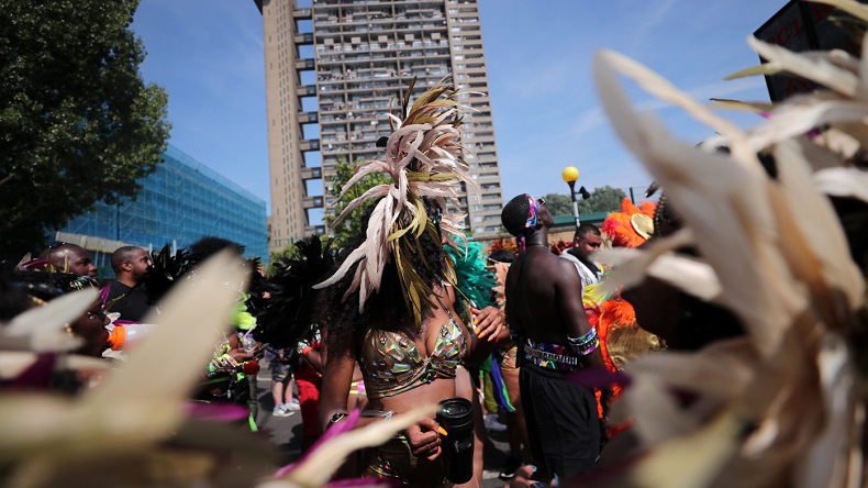 Mouvement de panique à Londres après une attaque à l'acide pendant le carnaval (VIDEO)