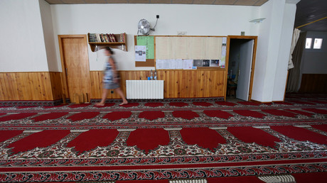 Femme dans une mosquée de Ripoll. 