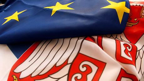 Bruxelles veut sensibiliser les Serbes et les Kosovars sur une adhésion de leurs pays à l'Union européenne.