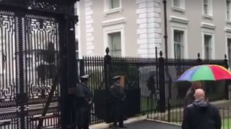 Une «farce illégale et insensée» : la Russie condamne la fouille de ses bâtiments diplomatiques