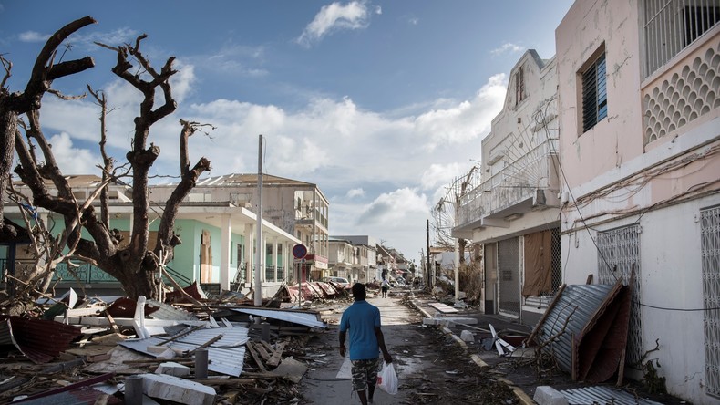 Mélenchon, Ciotti, Le Pen... Après l'ouragan Irma, les critiques contre le gouvernement fusent